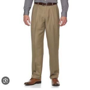 Croft and Barrow. comfort fit. Pleated front. 40x32. Cuffed bottom.